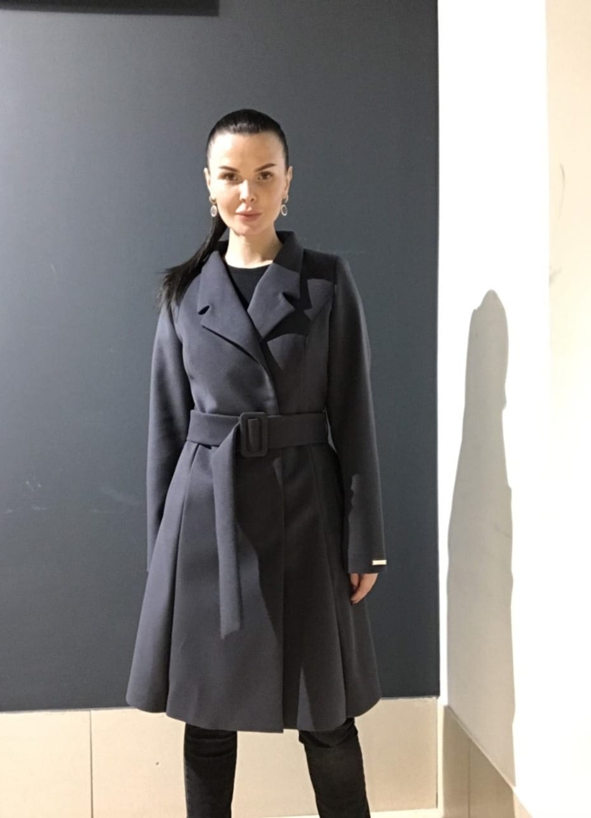 Пальто в цвете графит модель № 034 меха малина