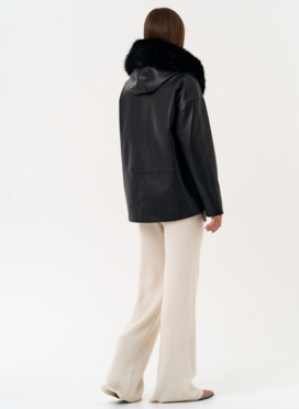 Женская утепленная куртка из эко кожи с капюшоном из эко меха Женская утепленная куртка из эко кожи с капюшоном из эко меха