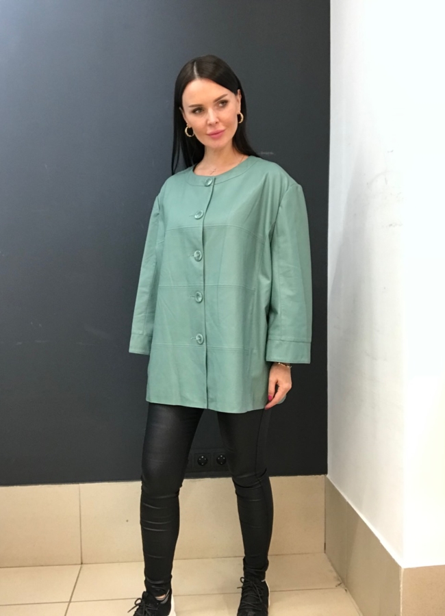 Куртка из эко кожи зеленого цвета модель № 1701 меха малина