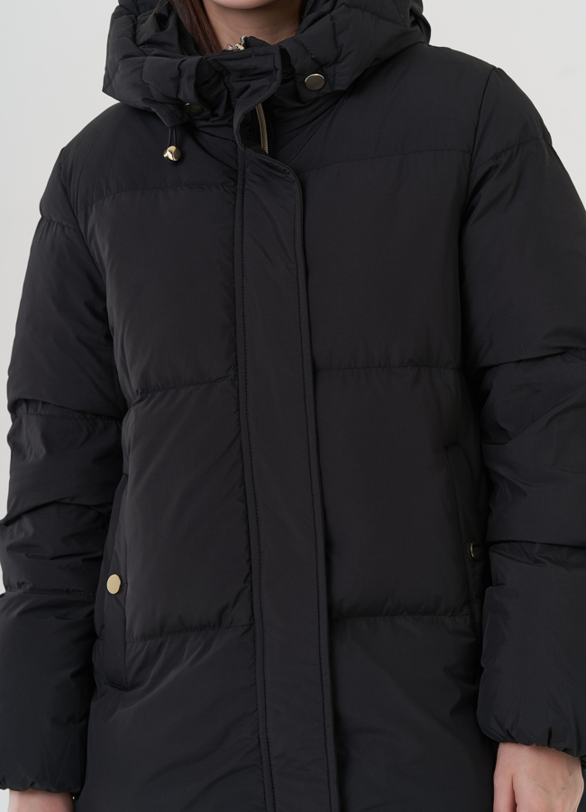 Женский пуховик с капюшоном черного цвета  модель № 25085 универмаг малина