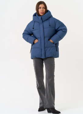 Женский пуховик синего цвета с капюшоном
