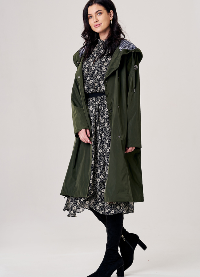 Плащ женский с капюшоном зеленого цвета модель № 20502 универмаг малина