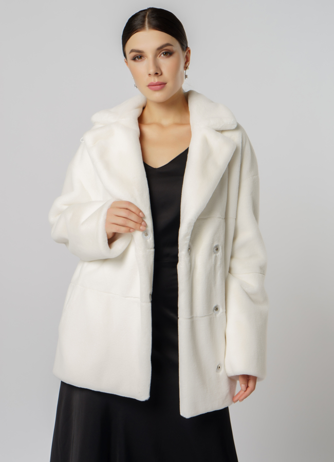 Шуба из искусственного меха белого цвета модель № 17843 универмаг малина