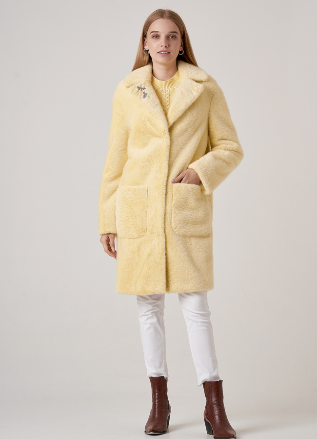 Желтое пальто из овечьей шерсти модель № 3200 меха малина