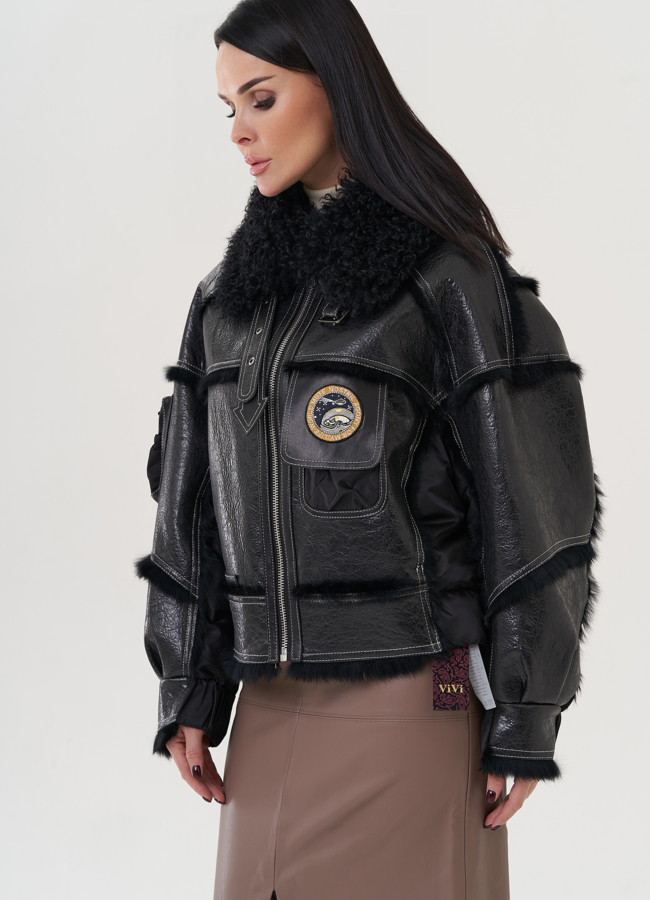 Куртка черного цвета с меховой отделкой  модель № 25748 универмаг малина