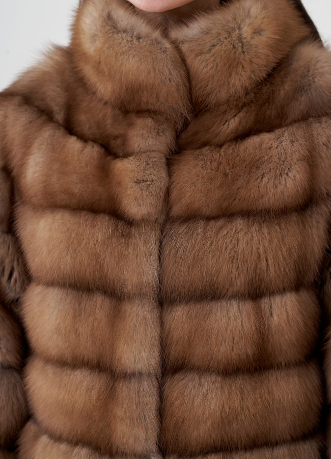 Шуба из куницы с воротником стойка модель № 24501 универмаг малина