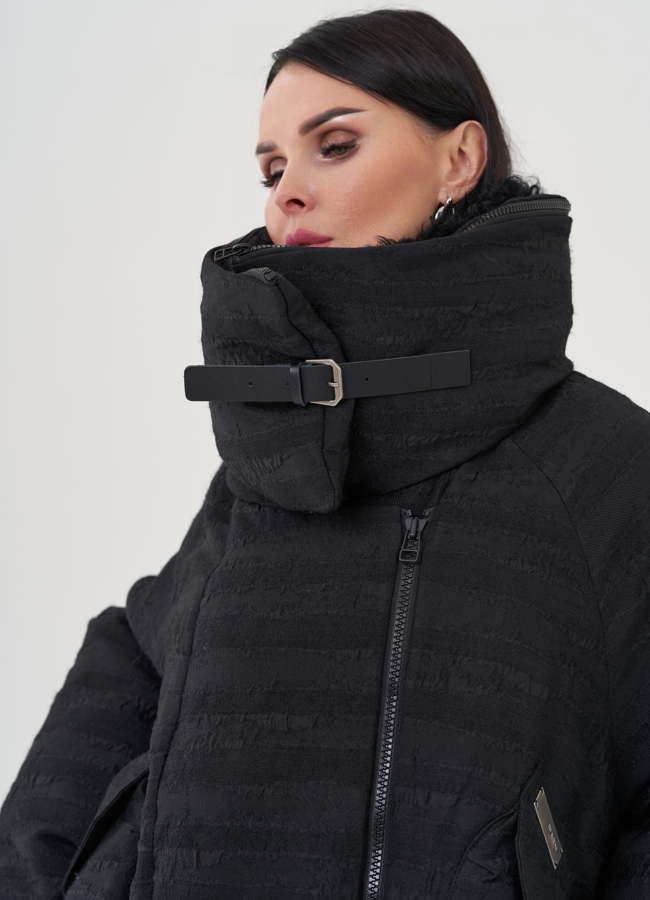 Куртка черного цвета с отделкой из овчины модель № 24933 универмаг малина