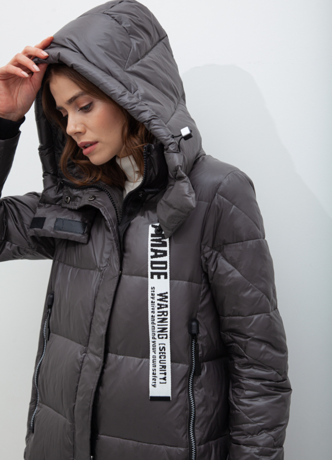 Женский пуховик в сером цвете с капюшоном модель № 21081 в кредит