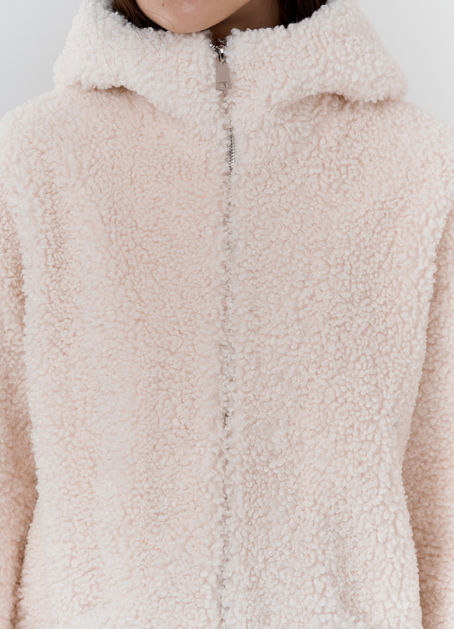 Женская куртка с капюшоном из искусственного меха модель № 24323 в кредит