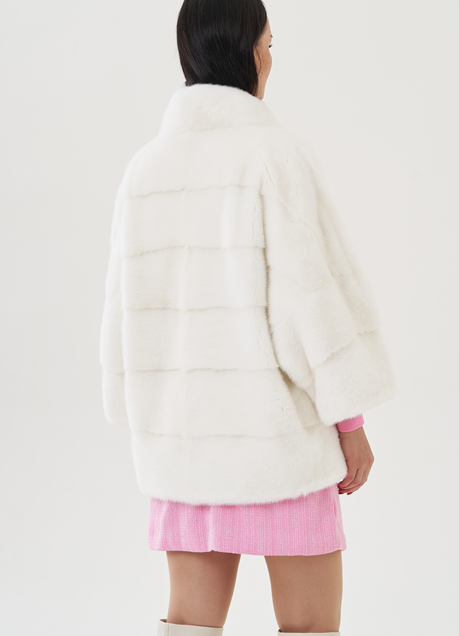 Короткая шуба из норки в белом цвете модель № 24717 в кредит