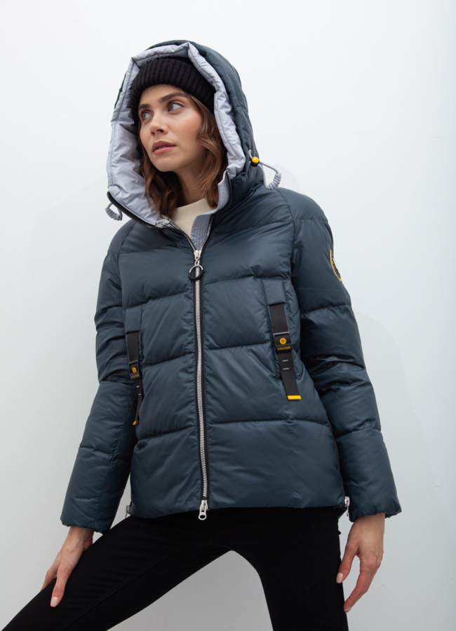 Укороченный женский пуховик зеленого цвета модель № 21032 универмаг малина