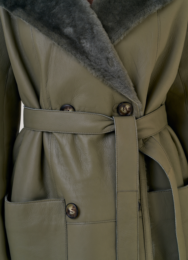 Женская дубленка с английским воротником  модель № 23249 универмаг малина Женская дубленка с английским воротником  модель № 23249 универмаг малина