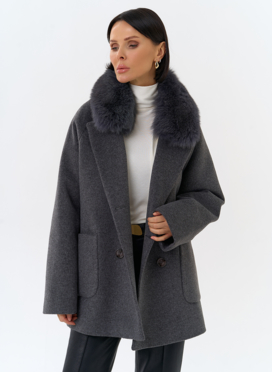 Женское утепленное пальто с отделкой из меха песца