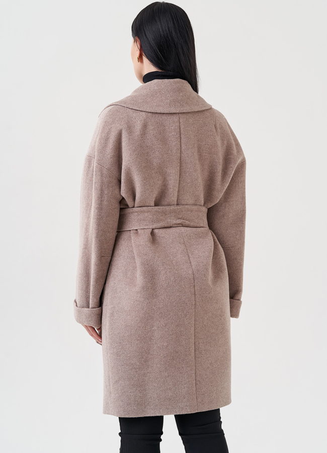 Женское пальто в коричневом цвете модель № 23961 в кредит