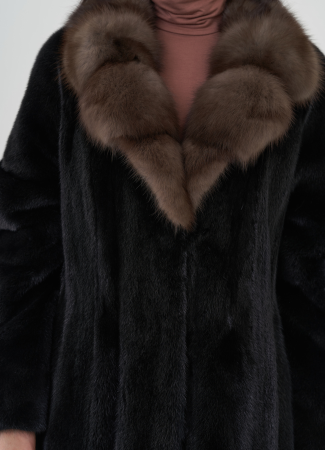 Шуба из меха норки с воротником из куницы модель № 24722 в кредит