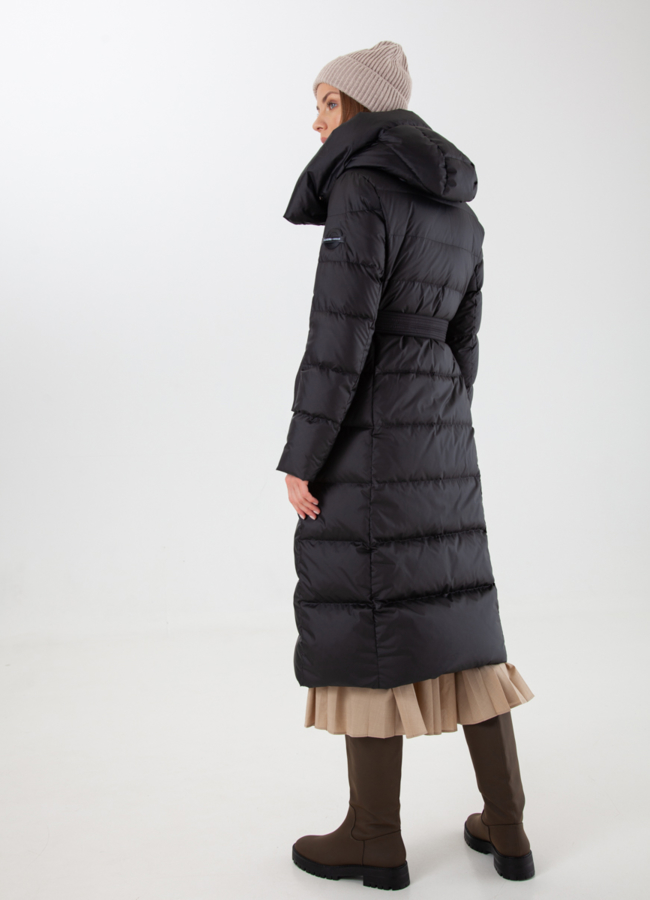 фото Женский пуховик в черном цвете с капюшоном модель № 21090