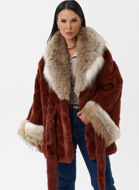 Шуба из кролика с отделкой из меха койота Шуба из кролика с отделкой из меха койота