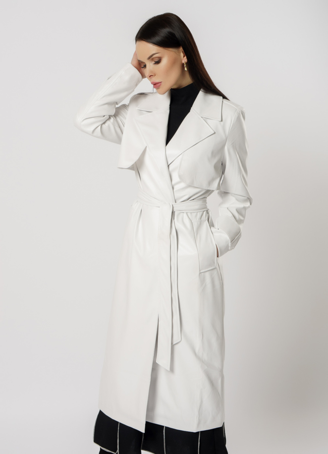 Плащ женский из эко кожи белого цвета модель № 03 в рассрочку