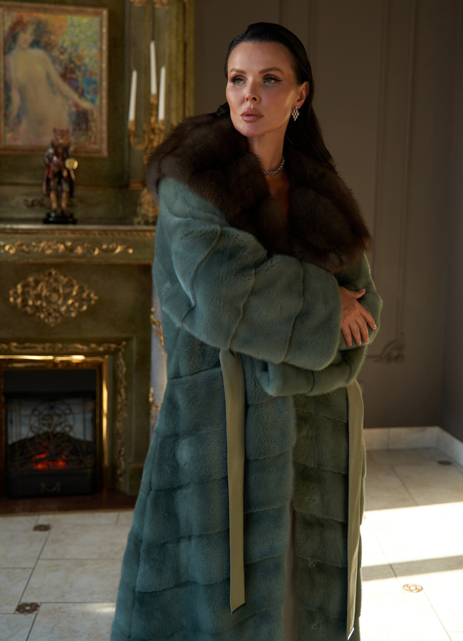 Норковая шуба с капюшоном из меха куницы модель № 27848 в кредит