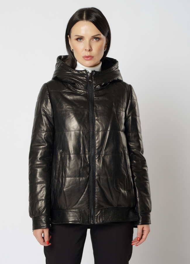Укороченный кожаный пуховик с капюшоном черного цвета модель № 918 меха малина