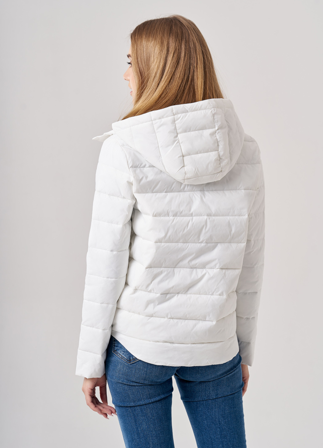 Укороченная женская куртка белого цвета модель № 9065 универмаг малина