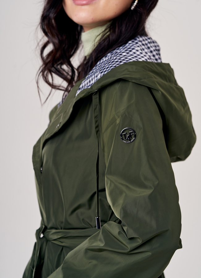 Плащ женский с капюшоном зеленого цвета модель № 20502 универмаг малина