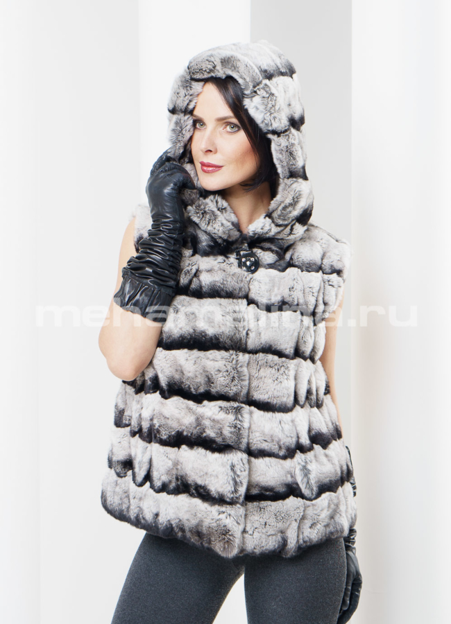 Меховой жилет с капюшоном 