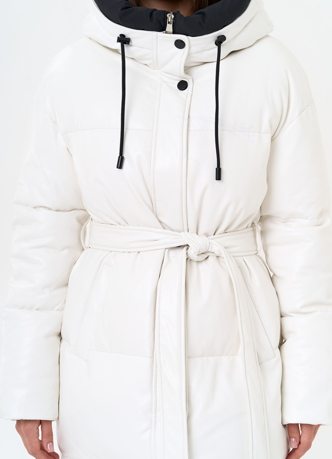 Белый пуховик из эко кожи с поясом модель № 30728 универмаг малина Белый пуховик из эко кожи с поясом модель № 30728 универмаг малина