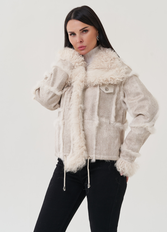 Женская куртка белого цвета с меховой отделкой модель № 25544 меха малина