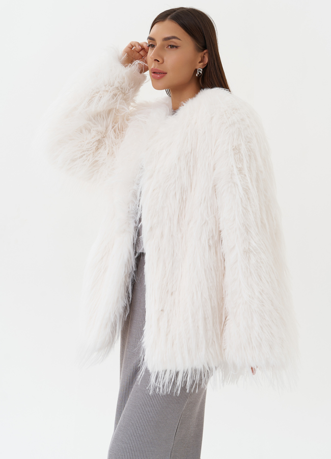 Короткая шуба под эко страуса модель № 27810 универмаг малина