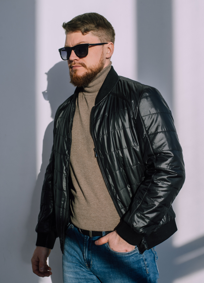 фото Куртка бомбер черного цвета  модель № 22414