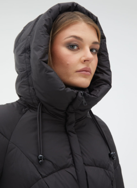 Женский пуховик с капюшоном и поясом