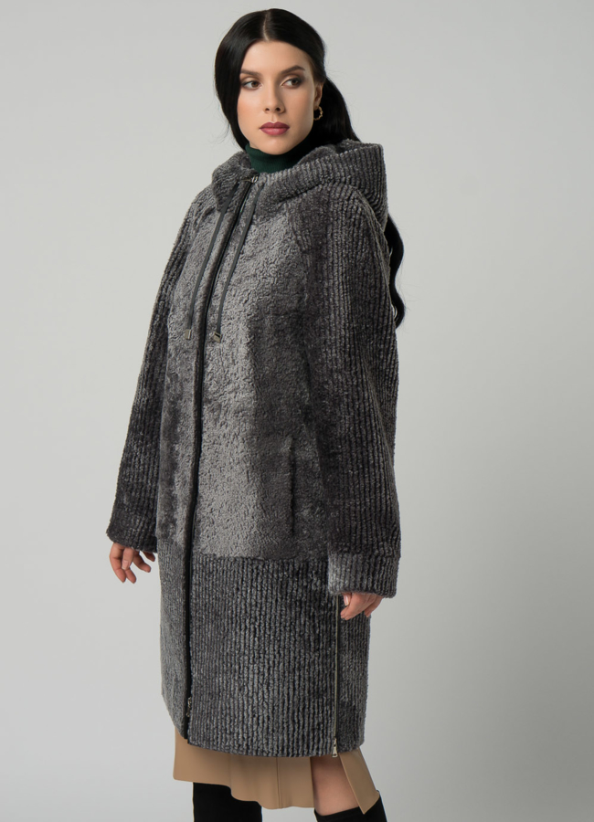 Шуба из овчины в темно-сером цвете с капюшоном модель № 21978 меха малина