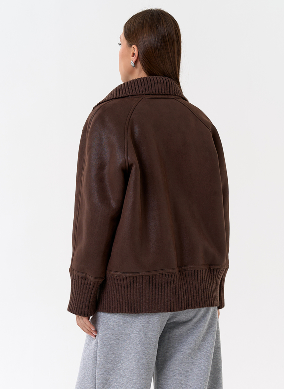 Женский двухсторонний бомбер из эко замши в коричневом цвете