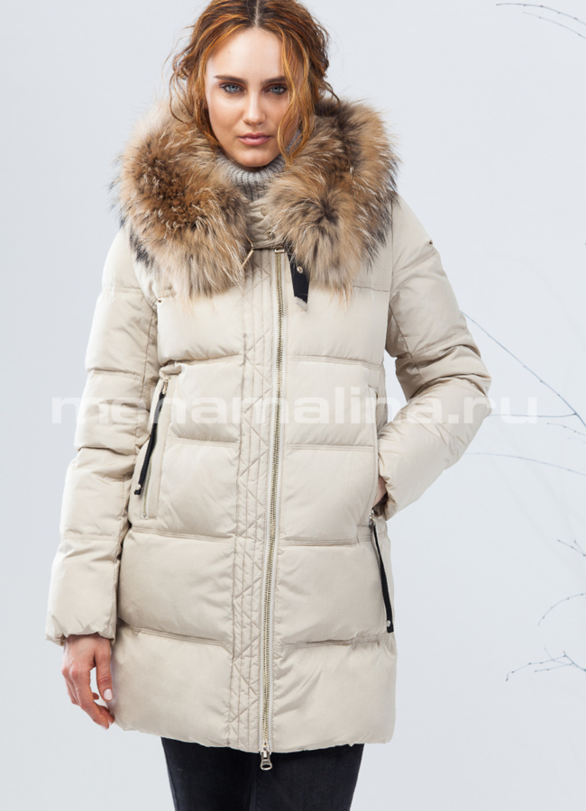 Укороченный пуховик с меховым капюшоном модель № П-175 меха малина
