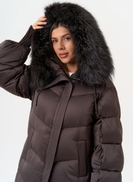 Женский пуховик с капюшоном из меха чернобурки