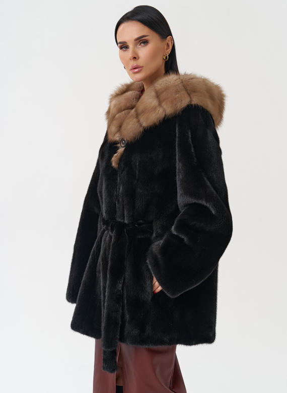 Норковая шуба с капюшоном из меха куницы