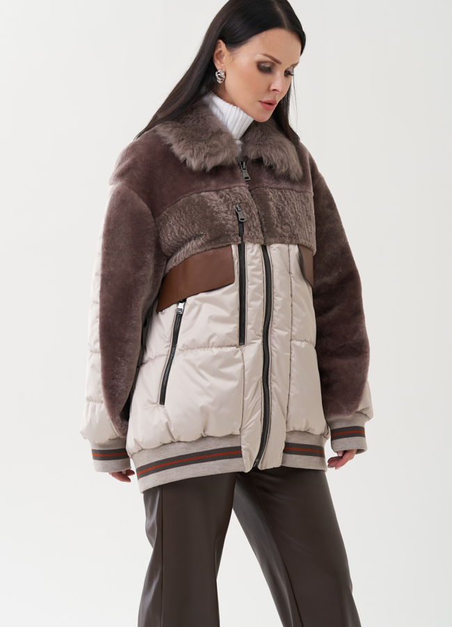 Женский пуховик бежевого цвета модель № 25291 в рассрочку