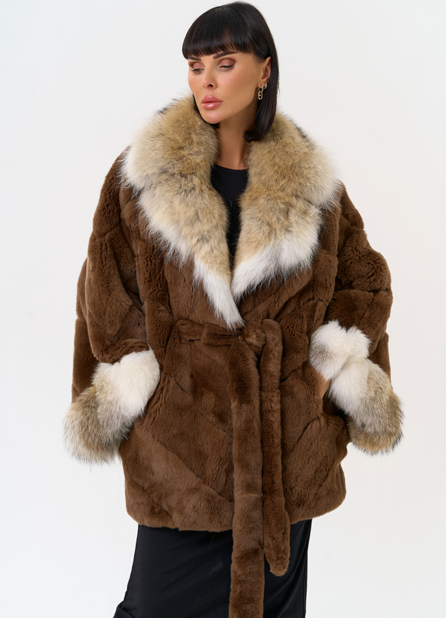 Шуба из кролика с отделкой из меха койота модель № 31680 в кредит Шуба из кролика с отделкой из меха койота модель № 31680 в кредит