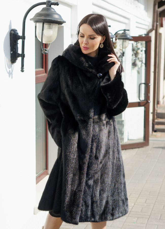 Классическая норковая шуба в черном цвете модель № 1189 меха малина