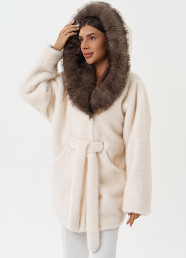 Укороченная шуба из эко меха с капюшоном модель № 28647 универмаг малина