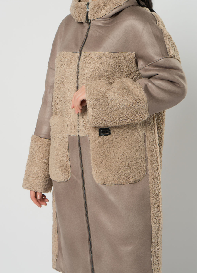 Светлое двустороннее пальто из эко замши с накладными карманами модель № 7702 в рассрочку