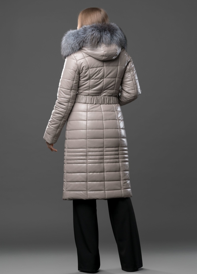 Пуховик из эко кожи с капюшоном, отделка чернобурка модель № 11756 в кредит