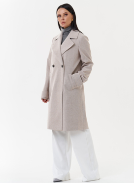 Пальто бежевого цвета с английским воротником