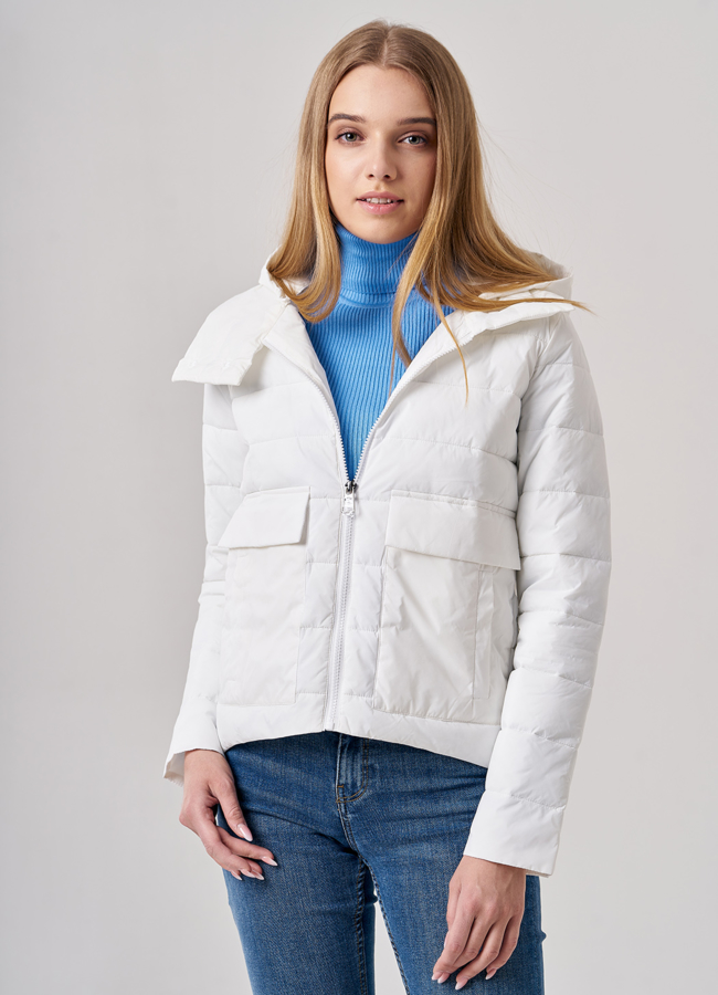 Укороченная женская куртка белого цвета модель № 9065 меха малина