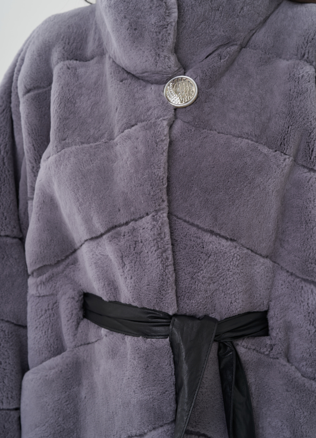 Шуба из меха кролика фиолетового цвета модель № 25044 в рассрочку