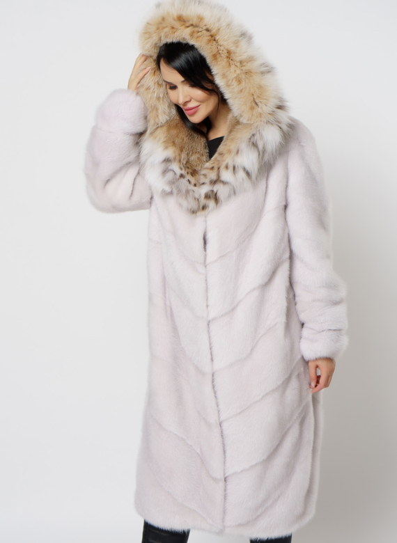 Светлая шуба с рысью
