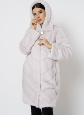 Светлая норковая шуба с капюшоном