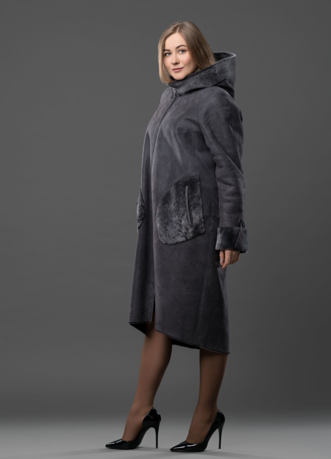 Дубленка двусторонняя серого цвета из астрагана на молнии с капюшоном модель № 3486 универмаг малина