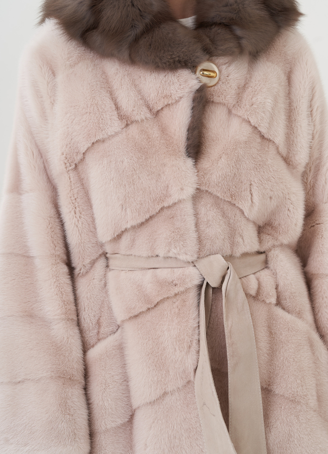 Шуба из норки с капюшоном  из куницы модель № 25812 в рассрочку